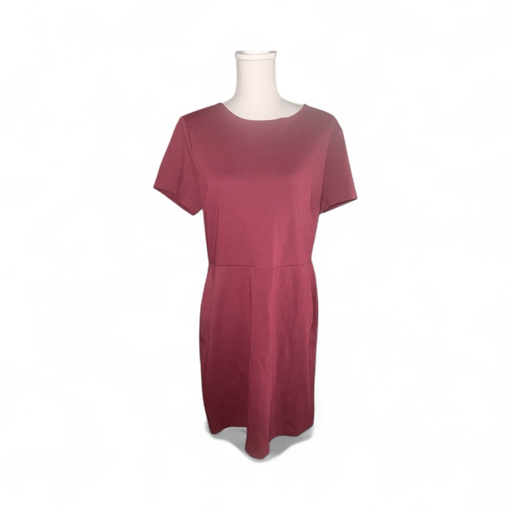 Old Navy Burgundy Zip-Back
Dress | Size L| Timeless &
Flattering
